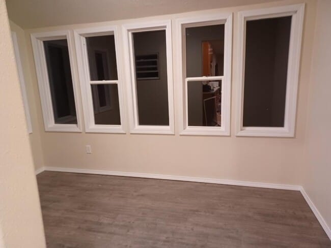 6827 NE Glisan St in Portland, OR - Building Photo - Building Photo