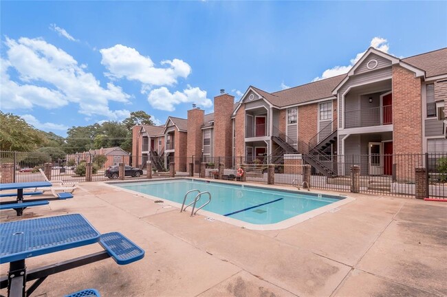 2402 Sycamore Ave in Huntsville, TX - Building Photo - Building Photo