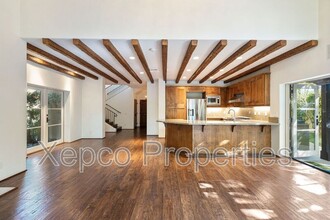 175 Villaggio W in Palm Springs, CA - Building Photo - Building Photo