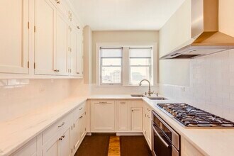 5000 S Cornell Ave in Chicago, IL - Building Photo - Building Photo
