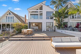 1126 E Balboa Blvd in Newport Beach, CA - Building Photo