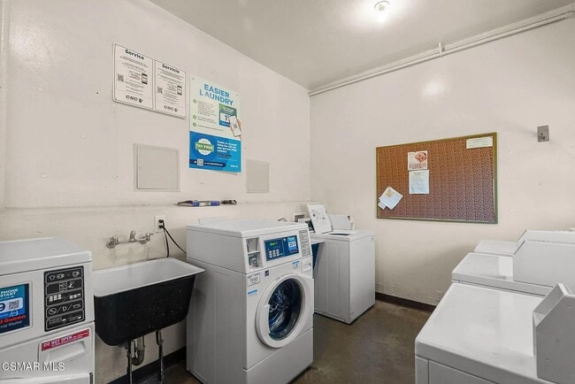 3300 S Sepulveda Blvd in Los Angeles, CA - Building Photo - Building Photo