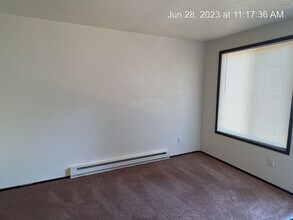 2071 S Second St in Lebanon, OR - Building Photo - Building Photo