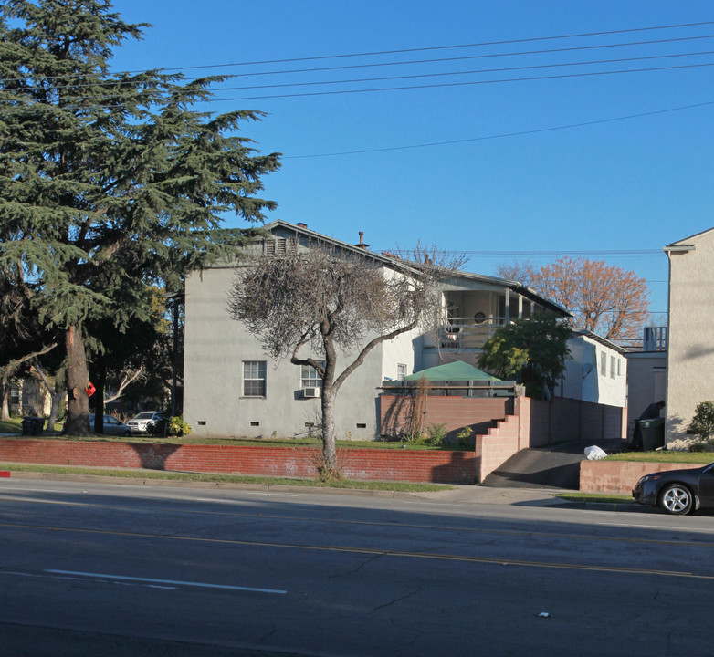 1919 W Victory Blvd in Burbank, CA - Building Photo