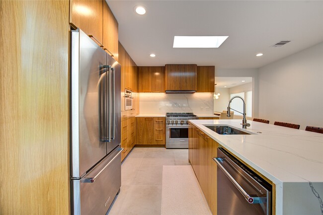303 Isolde Dr in Houston, TX - Building Photo - Building Photo