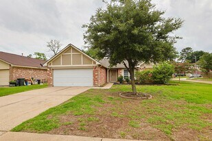 9511 Charter Ridge Dr in Houston, TX - Building Photo
