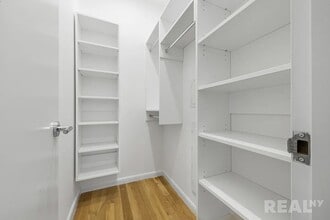 525 Union Ave in Brooklyn, NY - Building Photo - Building Photo