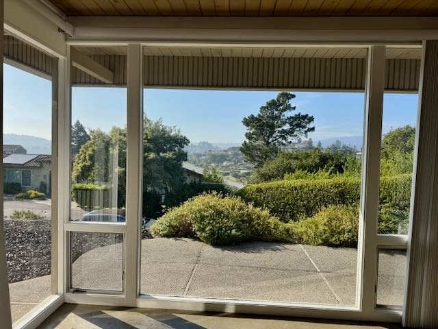 525 Comstock Dr in Tiburon, CA - Foto de edificio - Building Photo