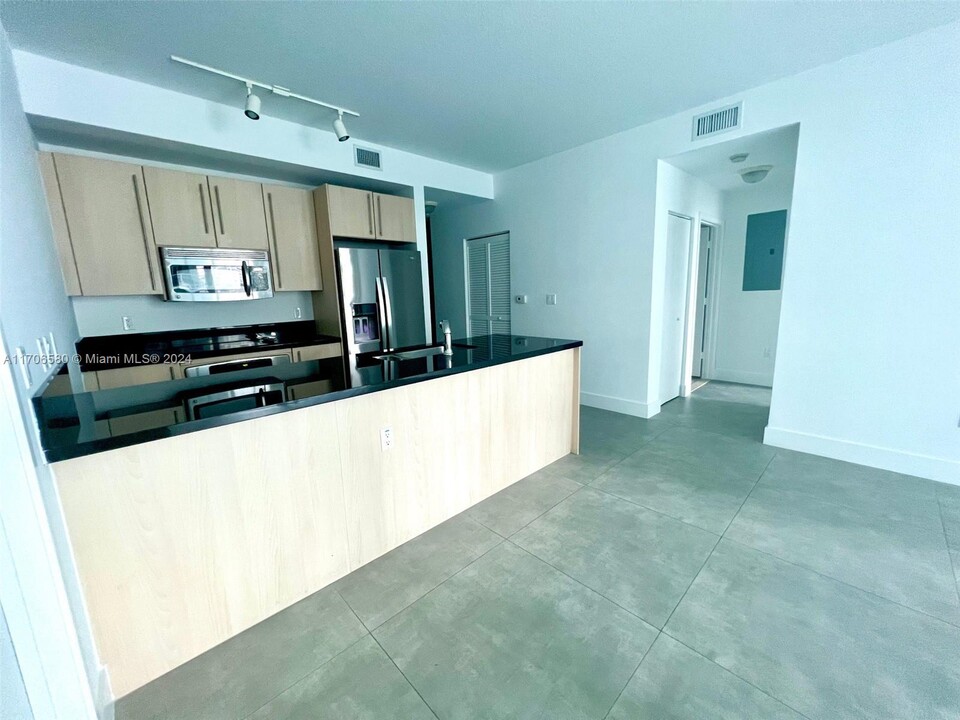 1111 SW 1st Ave, Unit PH3919 in Miami, FL - Building Photo