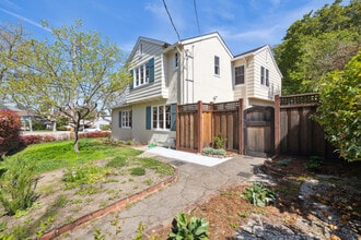 2801 Hillside Dr in Burlingame, CA - Building Photo - Building Photo