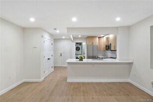 348 Main St in New Rochelle, NY - Building Photo