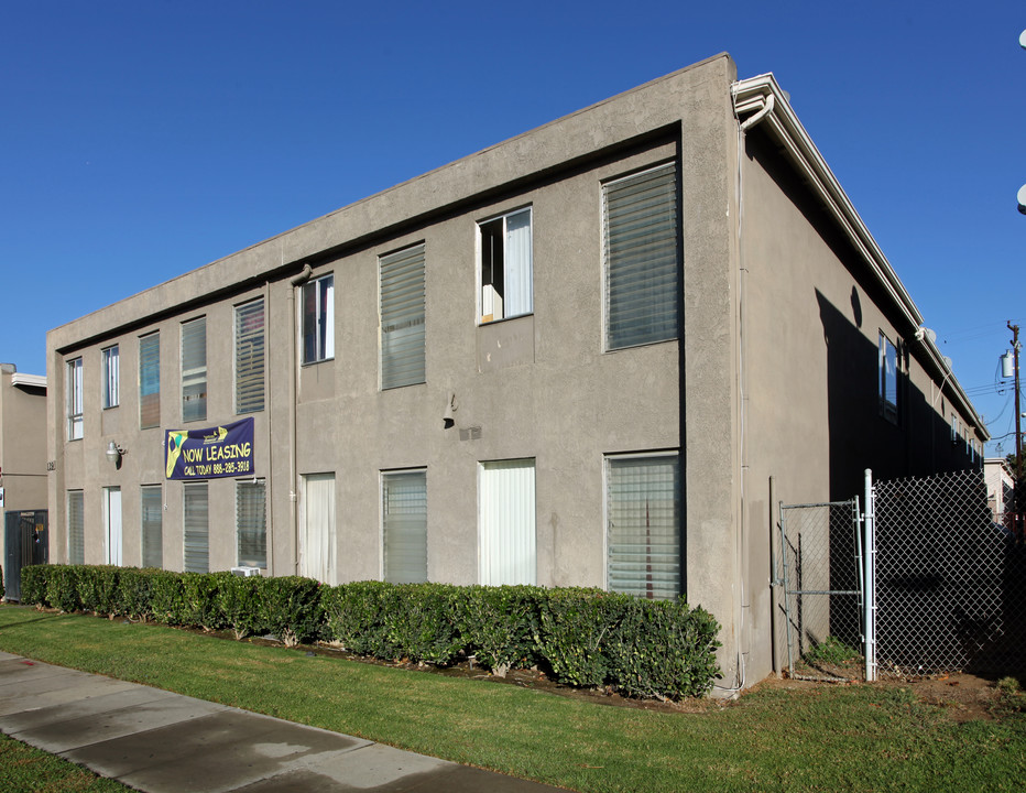 129 W Wilson Ave in Orange, CA - Building Photo