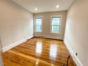 276 E Cottage St, Unit #3, in Boston, MA - Building Photo - Building Photo