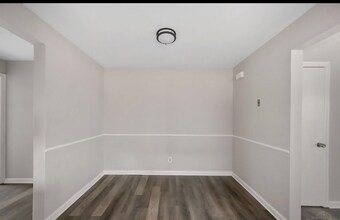 3910 E Gatewood Ln in Silverton, OH - Foto de edificio - Building Photo