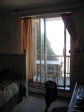 140 Kenrick St, Unit 17 in Boston, MA - Foto de edificio - Building Photo