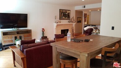 310 Tahiti Way-Unit -118 in Marina Del Rey, CA - Building Photo - Building Photo