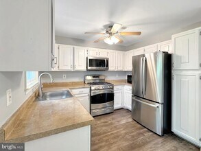 38 Carriage House Cir in Alexandria, VA - Building Photo - Building Photo