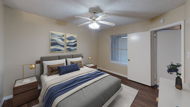 La Paz Apartments in Houston, TX - Building Photo - Building Photo