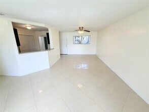 3445 NW 44th St in Lauderdale Lakes, FL - Building Photo - Building Photo