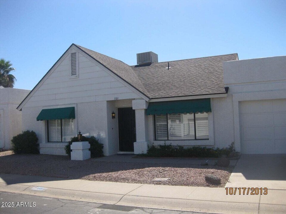 1101 E Bluefield Ave in Phoenix, AZ - Building Photo