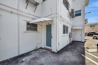 161 NE 10th Ave in Hallandale Beach, FL - Foto de edificio - Building Photo