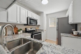19 Abbey Rd in Euless, TX - Building Photo - Building Photo