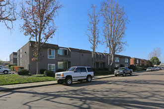 Parkwood Apartments in San Diego, CA - Building Photo - Building Photo