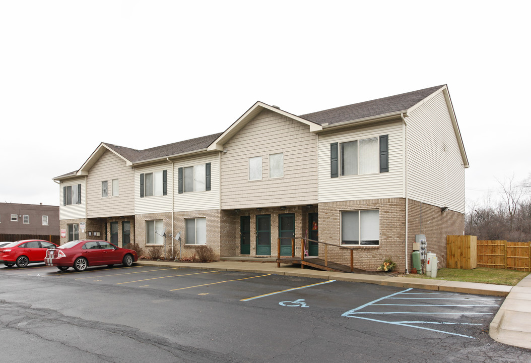 Eden Park Condos in Dearborn Heights, MI - Building Photo