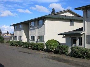 The Pines Apartments in Vancouver, WA - Foto de edificio - Building Photo