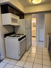 2260 N Summit Ave, Unit 309 in Milwaukee, WI - Foto de edificio - Building Photo