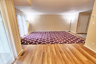 323 Homeland Southway, Unit 2A in Baltimore, MD - Building Photo