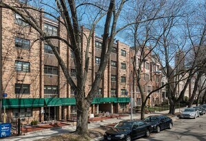 665 W Wrightwood Ave, Unit #660-411 in Chicago, IL - Building Photo