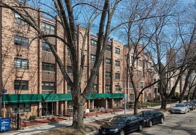 665 W Wrightwood Ave, Unit #660-411