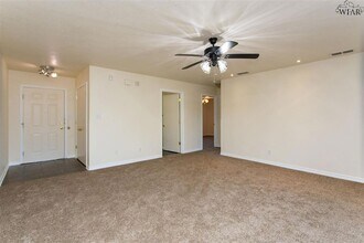 1217 Sun Valley Dr in Wichita Falls, TX - Building Photo - Building Photo