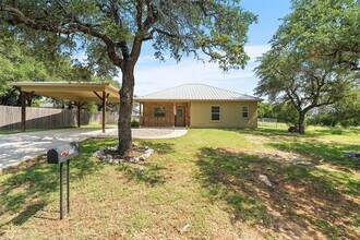 300 Knights Row in Cottonwood Shores, TX - Building Photo - Building Photo