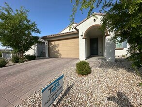 5708 N 88th Ave in Glendale, AZ - Foto de edificio - Building Photo