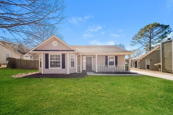 2525 Clovis Rd SW in Huntsville, AL - Building Photo