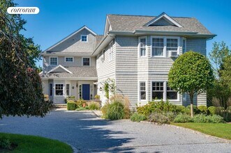 9 Private Rd in Remsenburg, NY - Building Photo - Building Photo