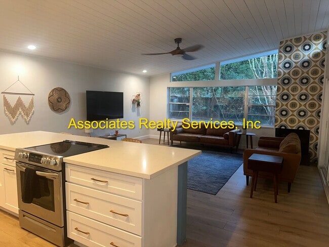 1211 NW 25th Terrace in Gainesville, FL - Building Photo - Building Photo