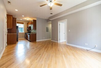 1334 W Greenleaf Ave in Chicago, IL - Building Photo - Building Photo