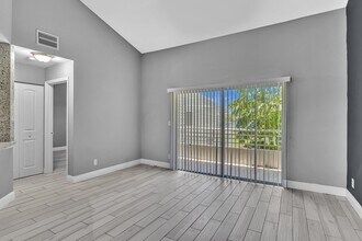 3465 NW 44th St in Lauderdale Lakes, FL - Building Photo - Building Photo