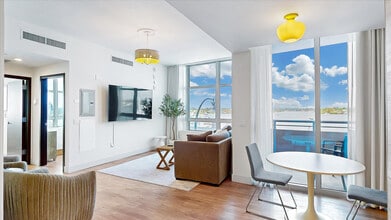 777 N Ocean Dr in Hollywood, FL - Building Photo - Building Photo