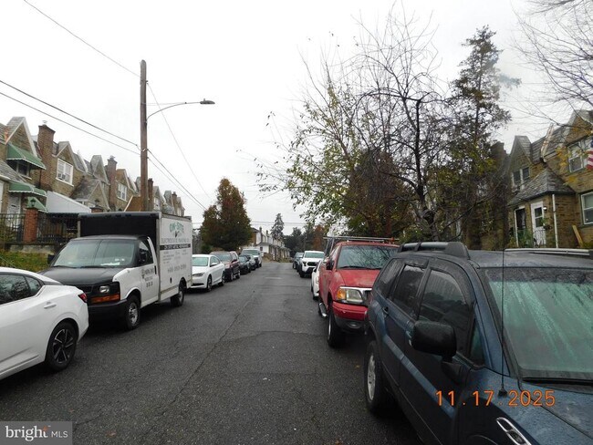 5233 Westford Rd in Philadelphia, PA - Foto de edificio - Building Photo