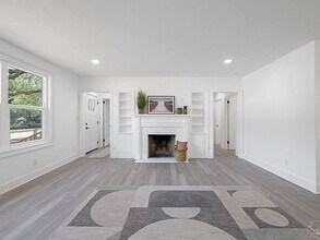 908 E Lee St in Pensacola, FL - Foto de edificio - Building Photo