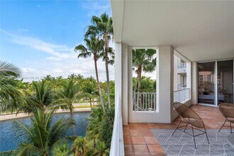 705 Crandon Blvd in Key Biscayne, FL - Building Photo - Building Photo