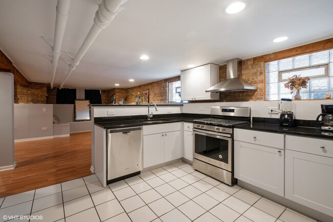 3640 N Wilton Ave in Chicago, IL - Building Photo - Building Photo