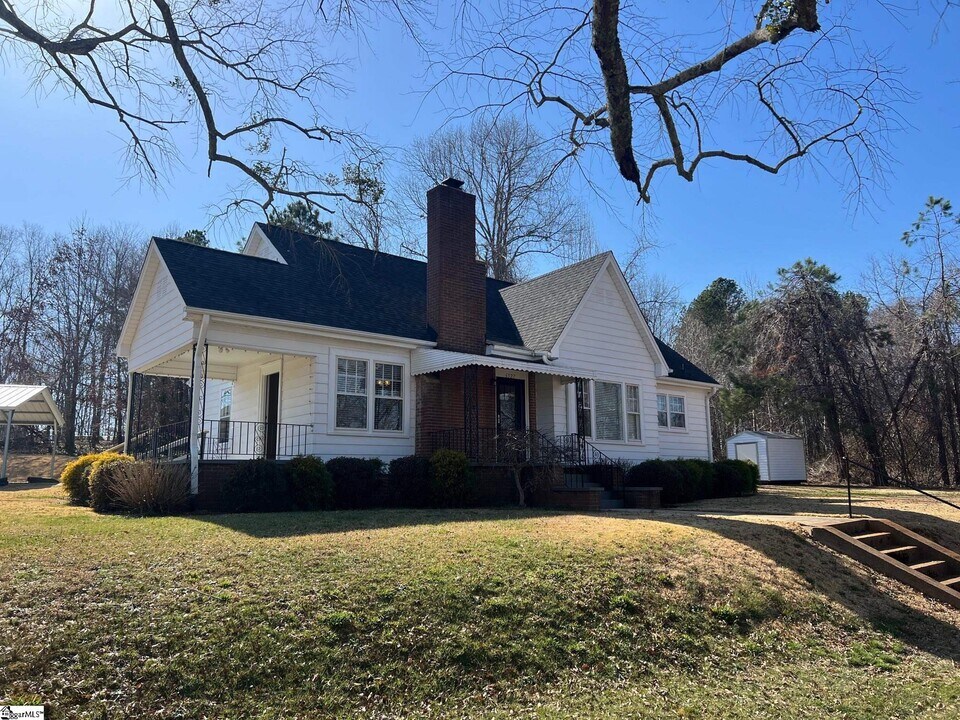 6527 Mountain View Rd in Taylors, SC - Building Photo