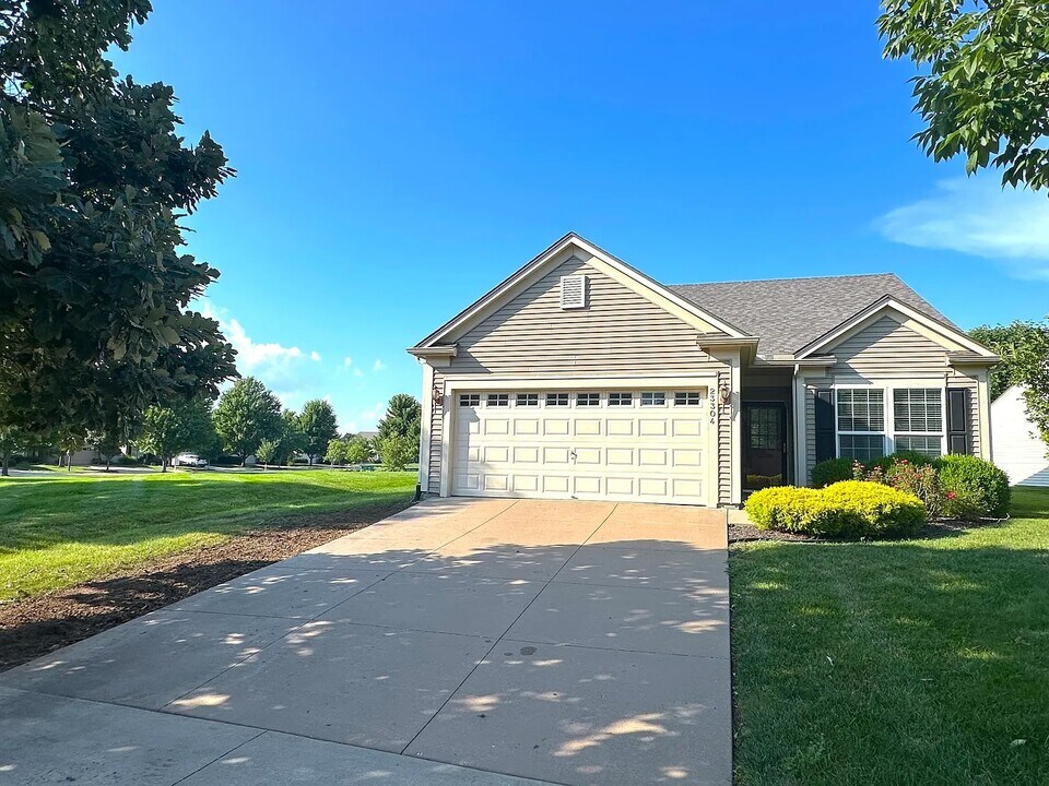 23304 W 90th Ter in Lenexa, KS - Foto de edificio