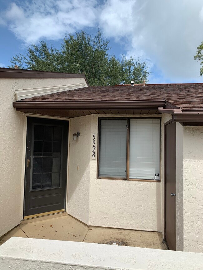 5928 36th Ave Cir W, Unit E33 in Bradenton, FL - Foto de edificio - Building Photo