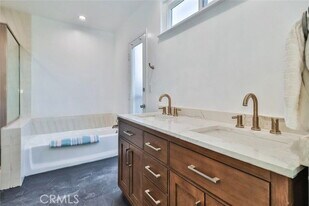 23540 Kivik St in Los Angeles, CA - Building Photo